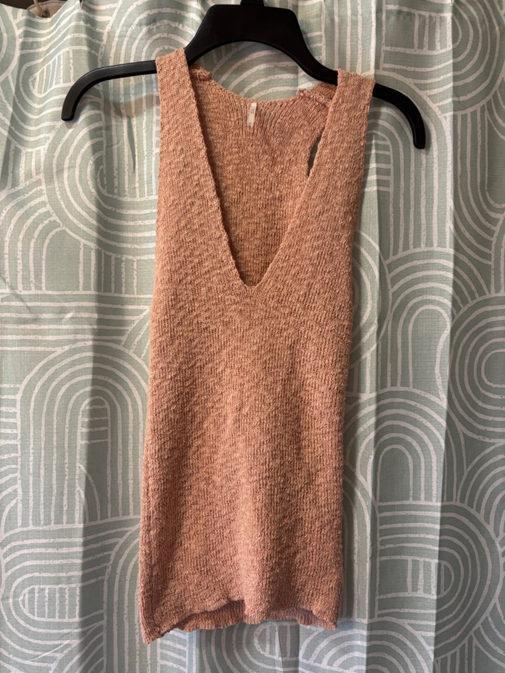 Sleeveless V-Neck Knit Tank Top in Dusty Rose